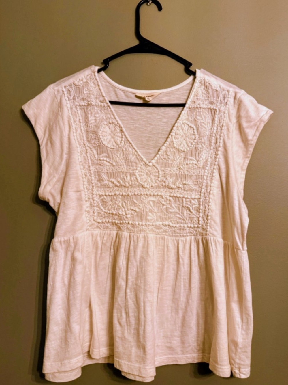 Lucky Brand White Embroidered V-Neck Peplum Tunic
